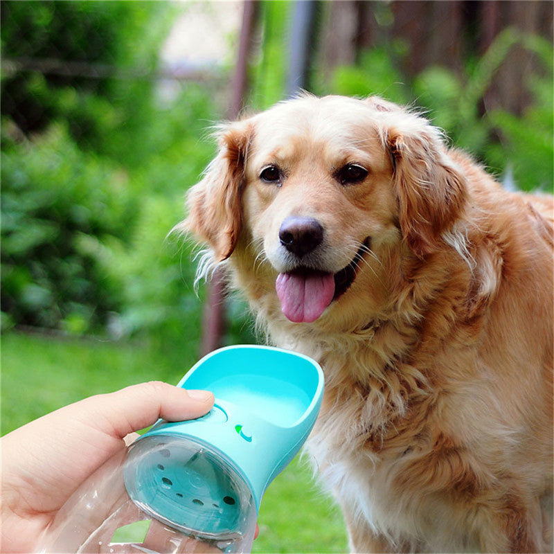 Botella de agua portátil para exteriores con taza de agua para mascotas